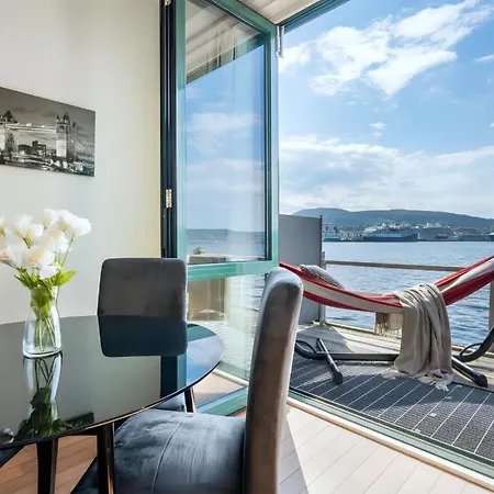 107sb10 - 2br Balcony